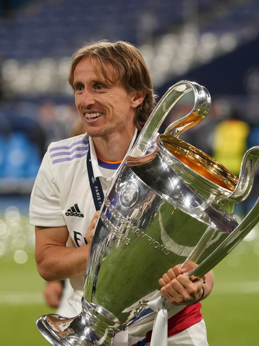 K联赛球队浦项铁人官方社媒账号发布公告称，球队中...