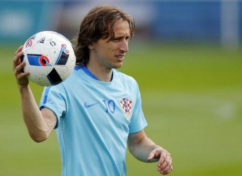 斯潘塞：我们伤病不断但仍取得了12胜12负，没什么好担心的